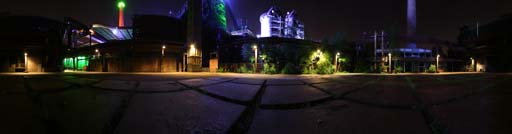 Duisburg, Landschaftspark Nord, Eisenplatten bei Nacht