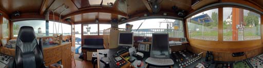 Duisburg, Brücke des Lastschiffes Providencia beim Entladen von Getreide