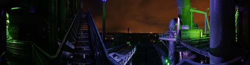 Duisburg, Landschaftspark Nord, Treppe auf dem Hochofen bei Nacht